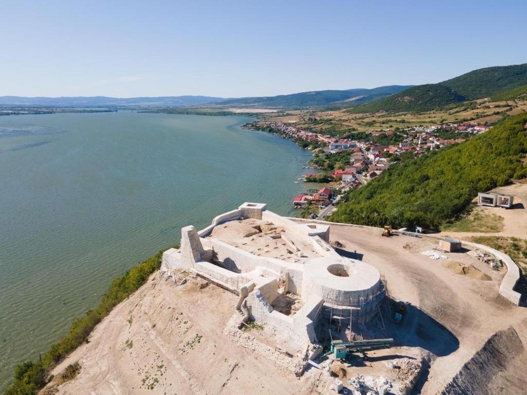 Pensiunea Danubio Újmoldova Kültér fotó